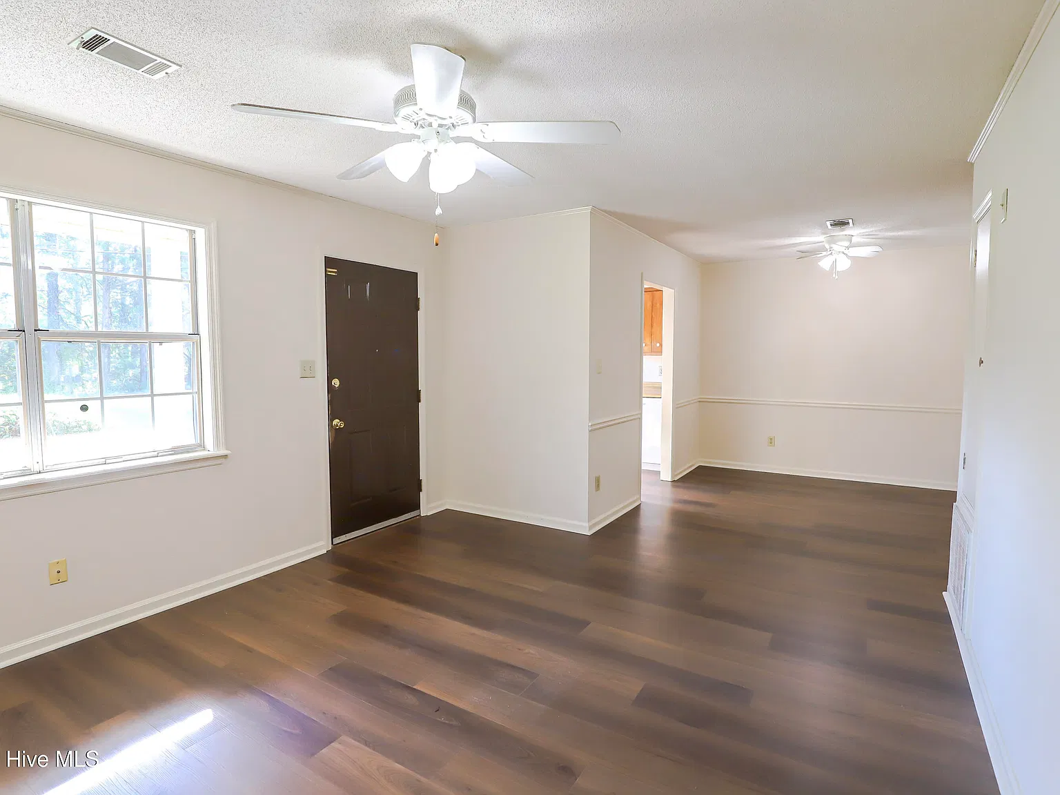 2 bed, 1.0 bath, 987 sqft, $1,000 — Photo 4