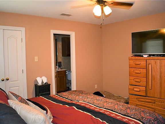 5th image of 4019 Angelina Dr