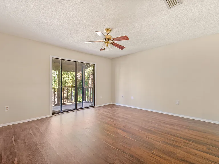 331 Greencastle Dr — Photo 21
