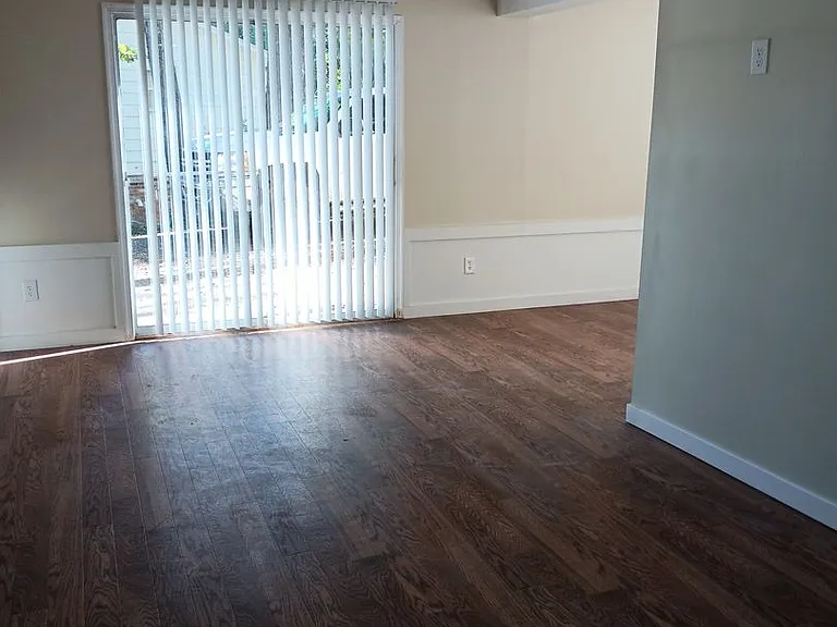 110 Middlesex Dr — Photo 36