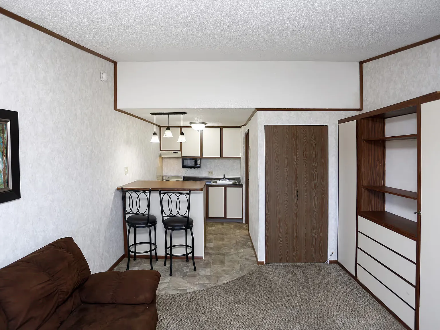 1 bed, 1.0 bath, 576 sqft, $880 — Photo 2