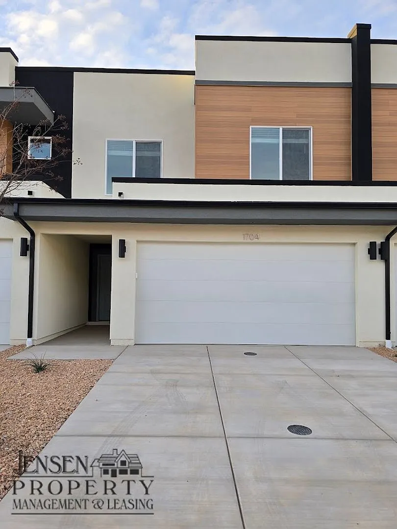Building Photo - 1704 S Forbidding Way