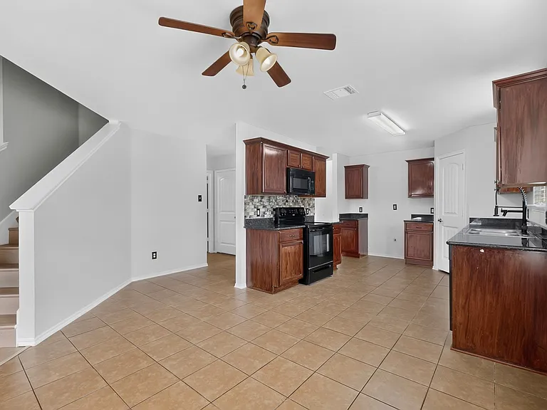 2123 Meadow View Dr — Photo 5