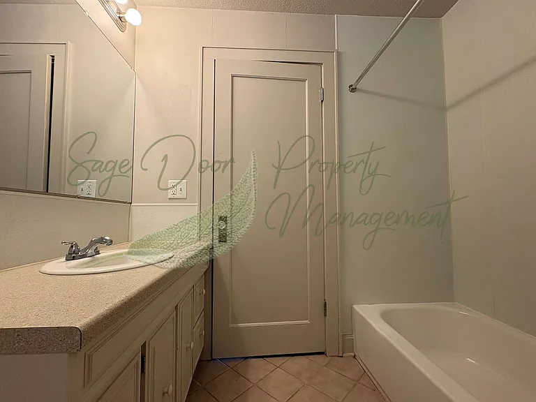 305 N Crysler Ave — Photo 13