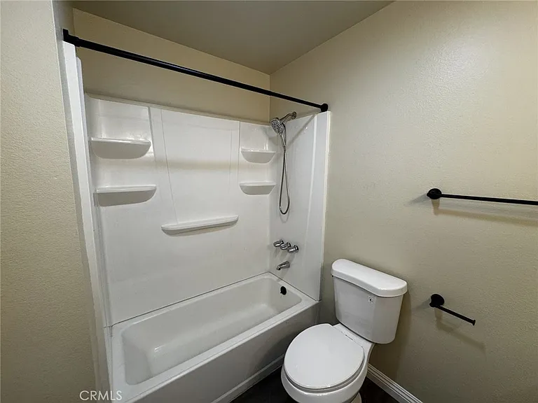 171 N Alameda Ave #B — Photo 11