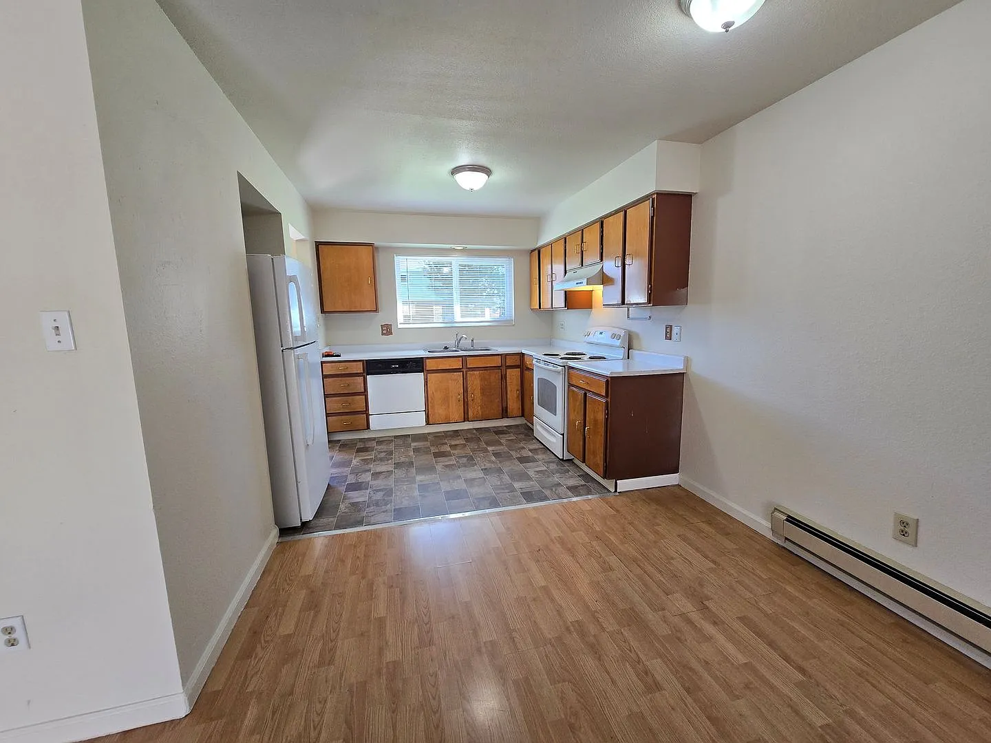Spacious 3-Bedroom Townhome in a Convenient Central Reno Location! — Photo 2