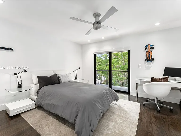 3560 W Fairview St — Photo 25