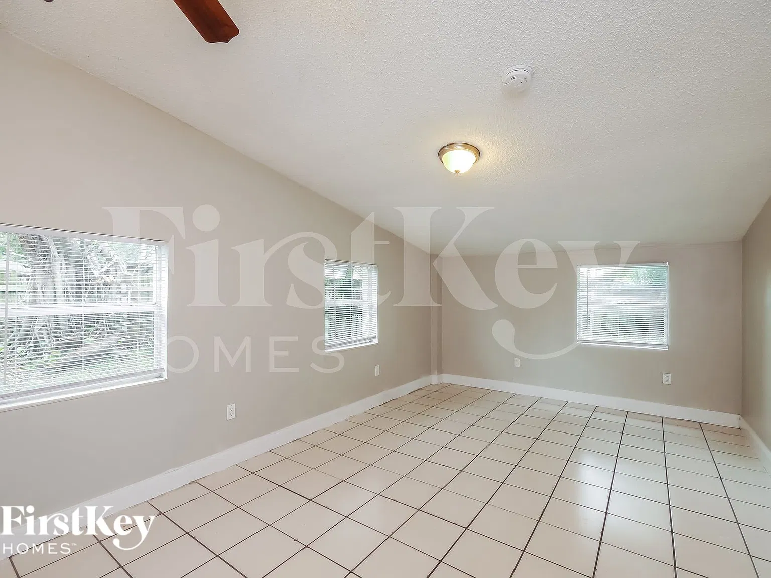 3 bed, 2.0 bath, 1232 sqft, $3,010 — Photo 2