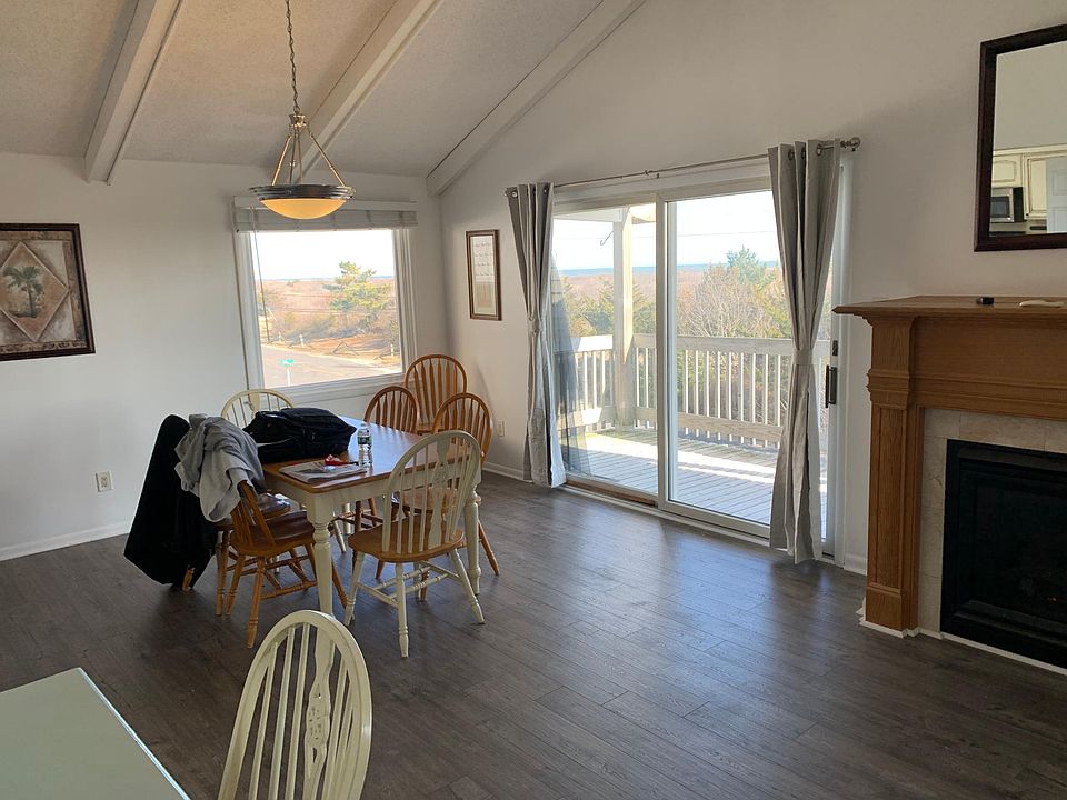 4013 Dining area