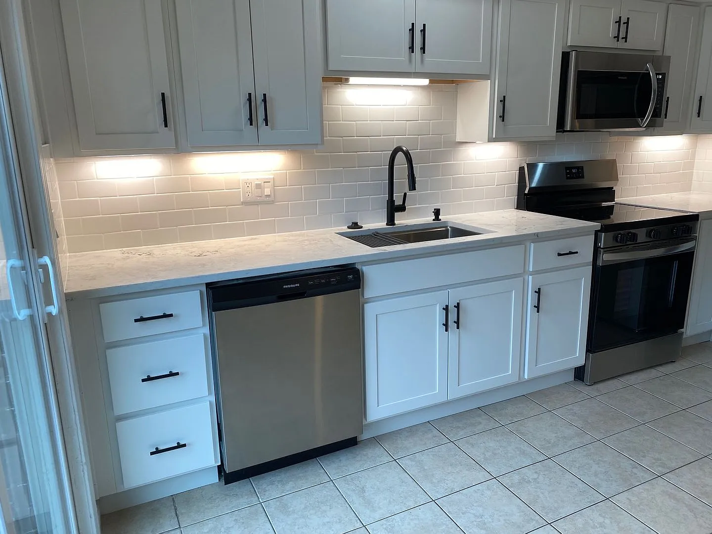 Avon -Townhouse 2 bedrooms 1.5 Baths — Photo 3