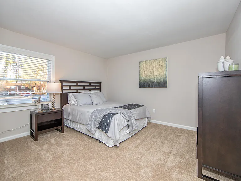 51 Queensbury Way — Photo 7