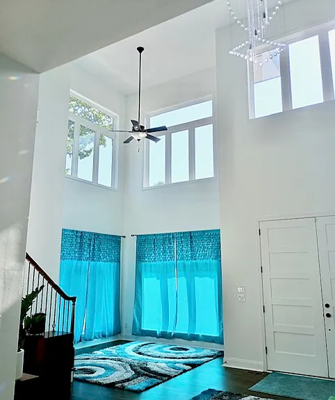 2 level foyer/sitting room