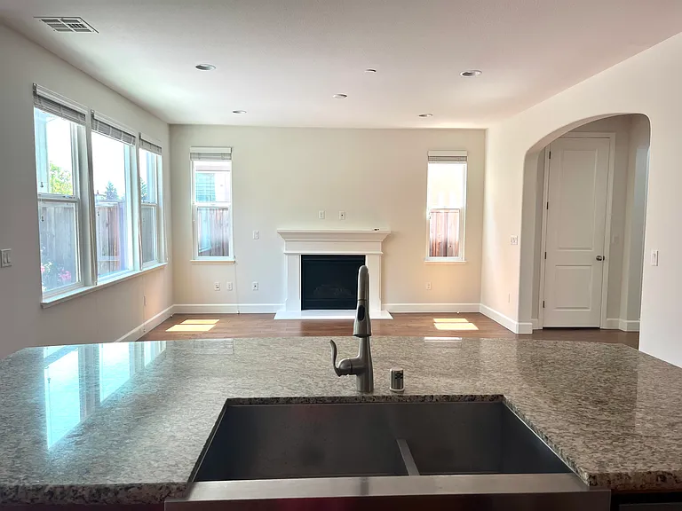 105 Farnham Ln — Photo 9