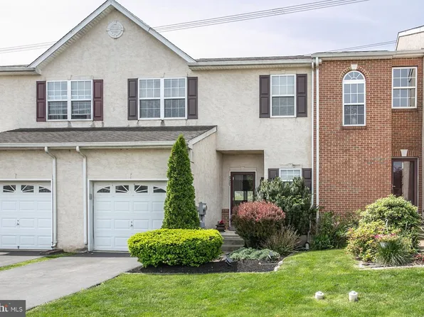 927 Cholet Dr, Collegeville, PA 19426
