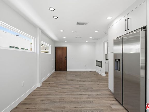 5th image of 11615 Burbank Blvd