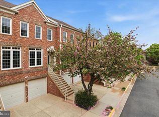 9566 Lagersfield Cir, Vienna, VA 22181
