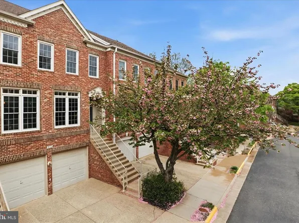 9566 Lagersfield Cir, Vienna, VA 22181