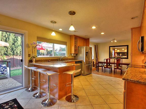 4th image of 438 Hyde Park Dr