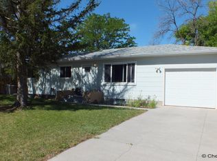 828 Sun Valley Dr, Cheyenne, WY 82001