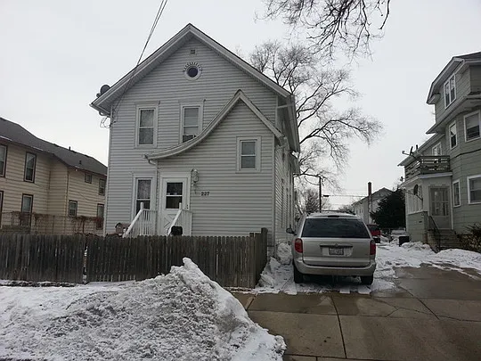 227 T St photo 1