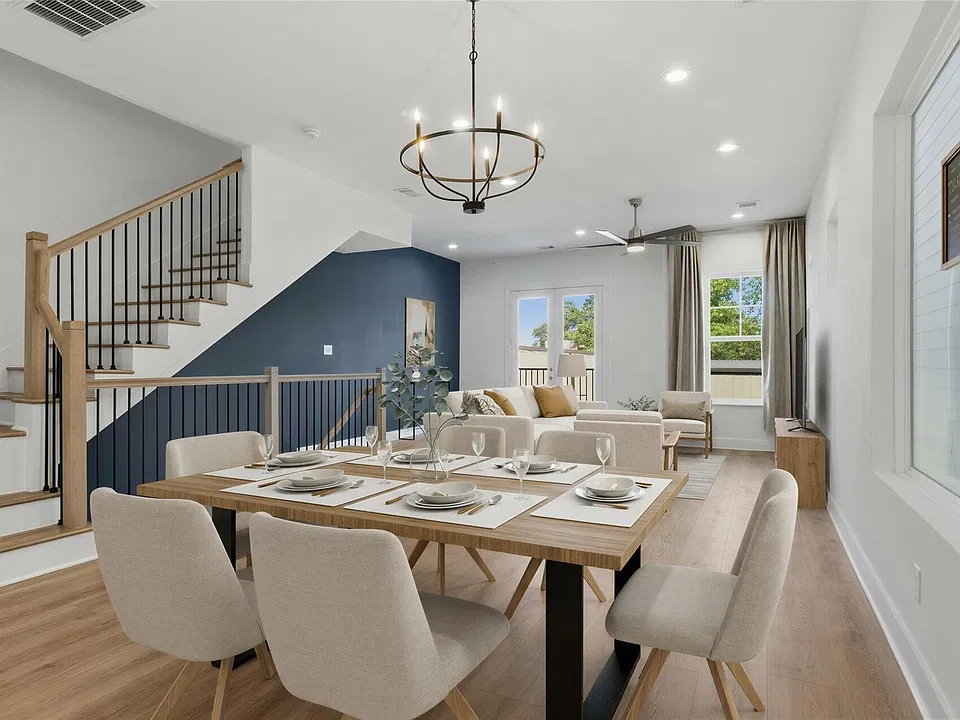 2806 Versailles Oak Ln
