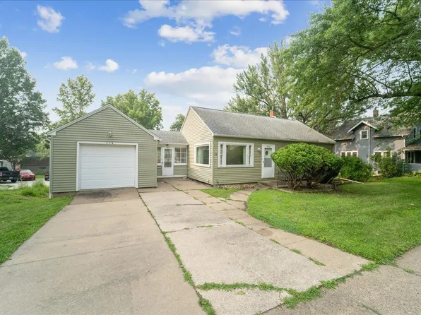 716 W 18th St, Cedar Falls, IA 50613