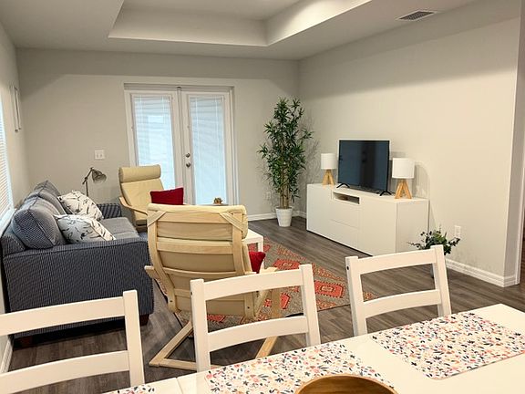 5th image of 4247 E Taper St