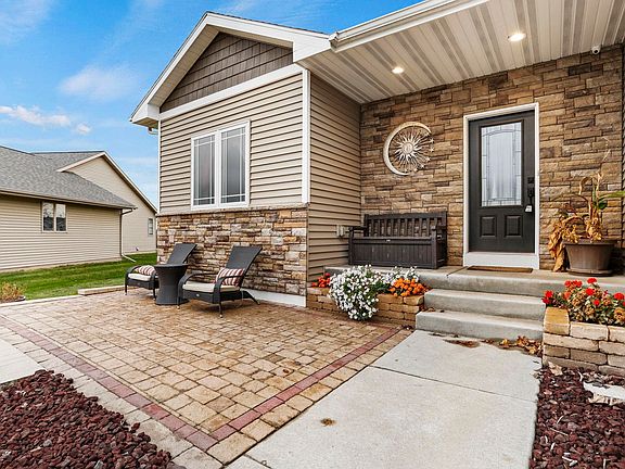 2nd image of 697 Hillside Ct