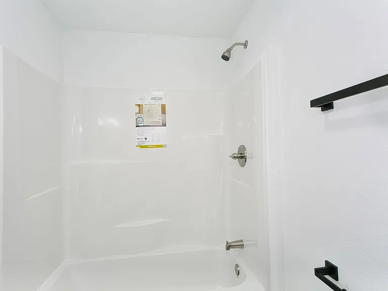 4919 Waller Rd E — Photo 32