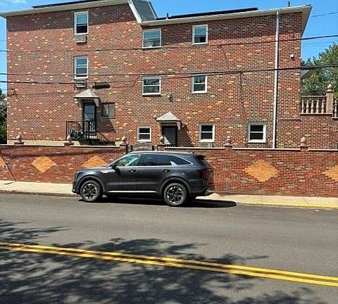 2nd image of 1280 E 70th St
