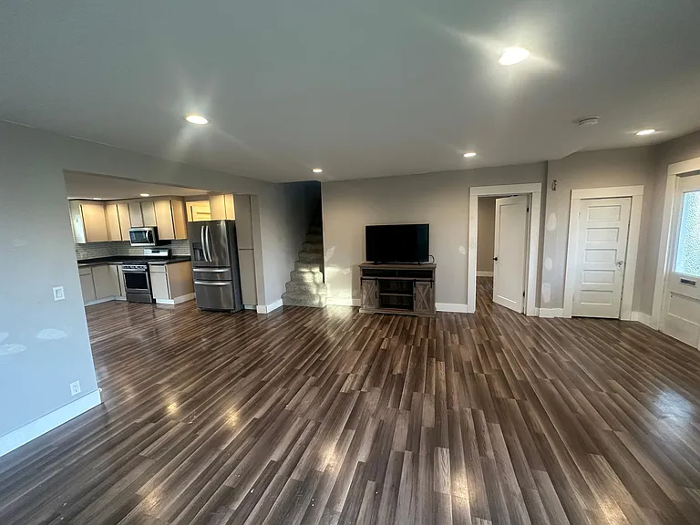 2420 Walnut St — Photo 7