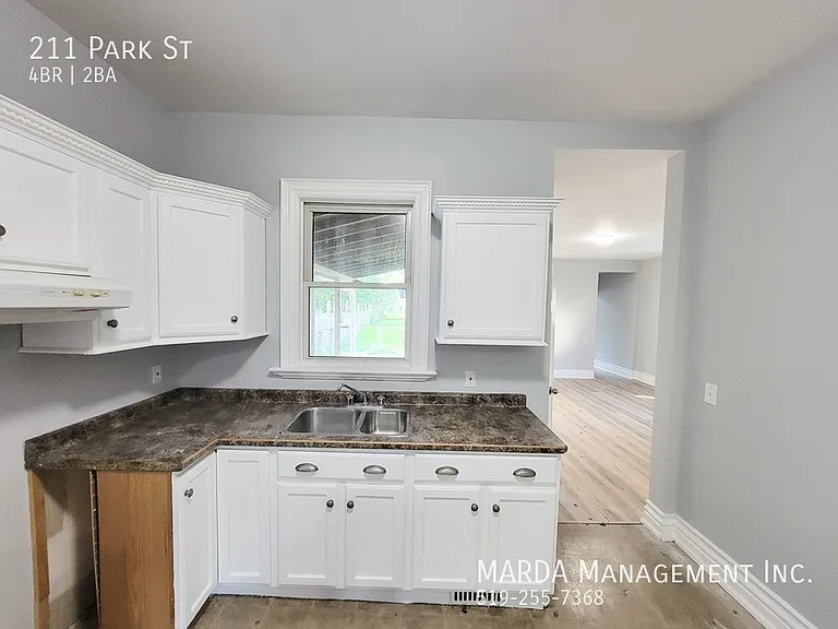 211 Park St — Photo 8