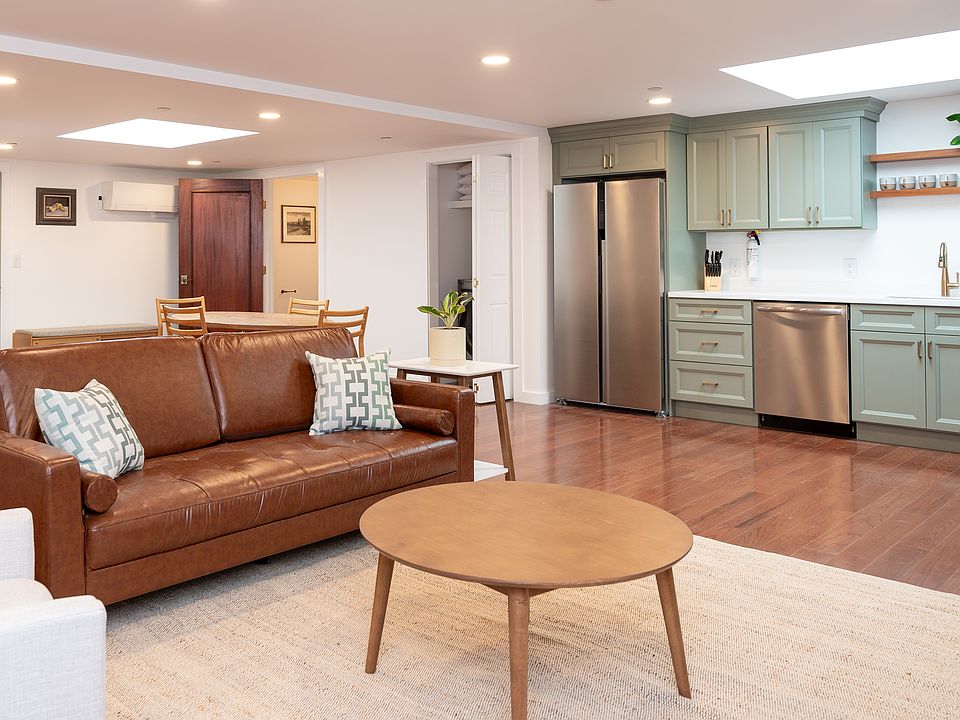 Open living/kitchen/dining