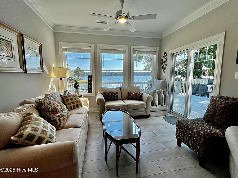 127 Shaw Dr — Photo 11