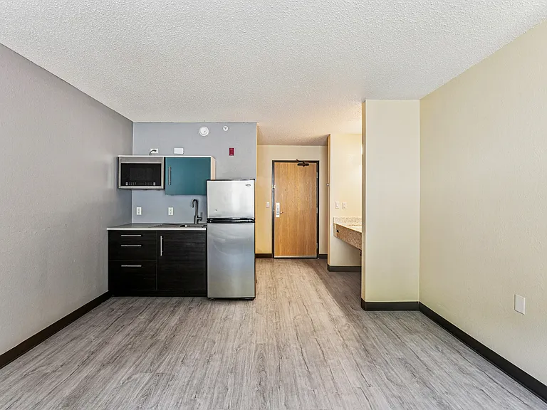 Entry/Kitchen