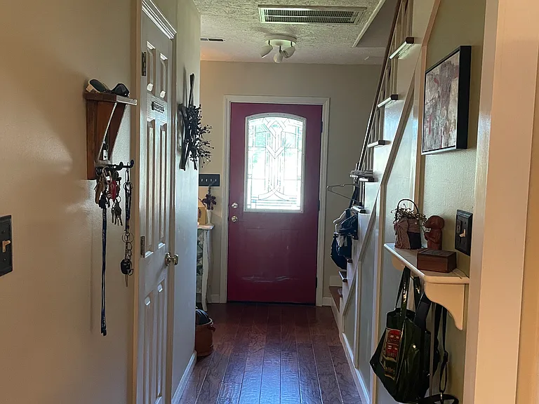 10945 Gilian Ln — Photo 4