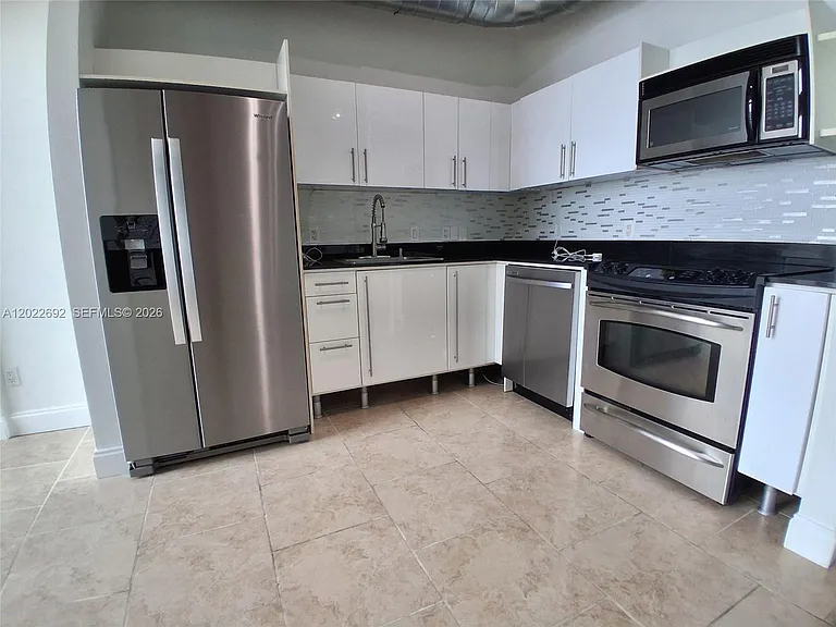 690 SW 1st Ct #Penthouse I19 — Photo 7