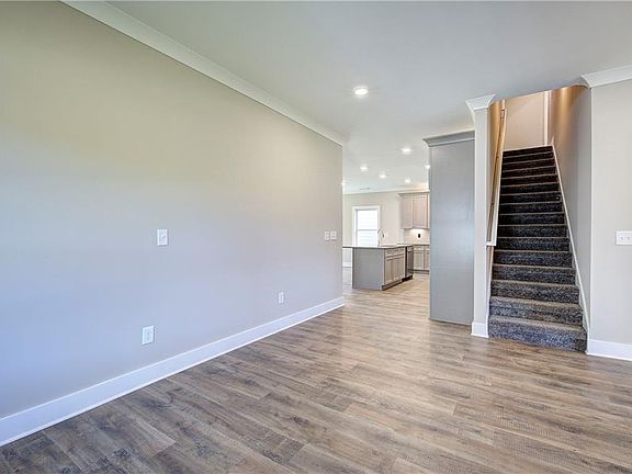 5th image of 141 Sunflower Cir