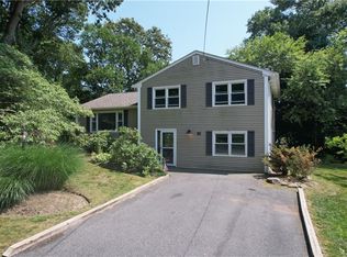 62 Birchwood Dr, Narragansett, RI 02882