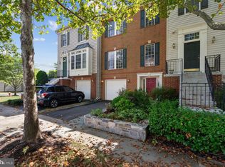 43069 Golf View Dr, Chantilly, VA 20152