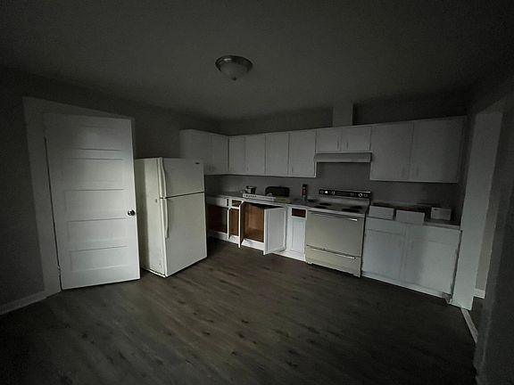 3rd image of 219 42nd St #A