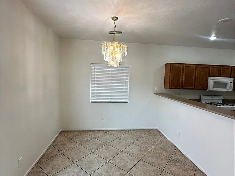 2844 Woodland Park Ave — Photo 5