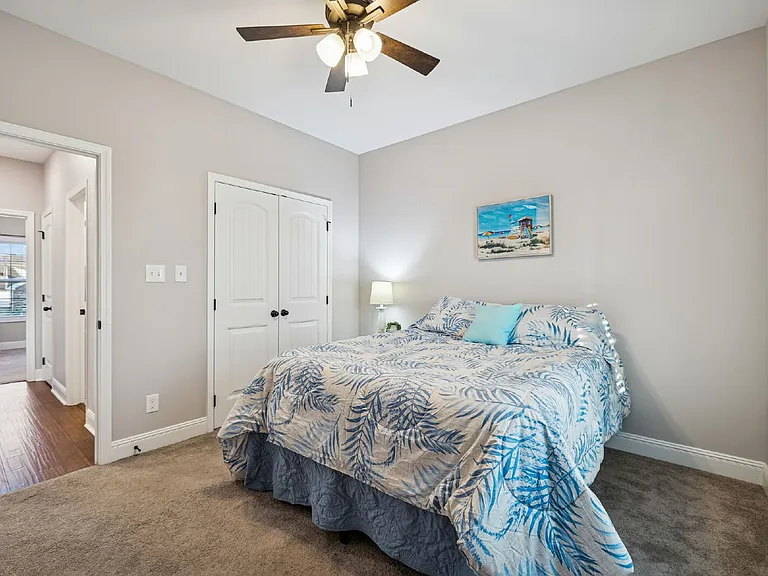 207 Bedford Ct — Photo 18