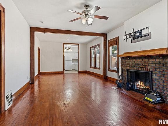 3rd image of 804 S Columbia Ave
