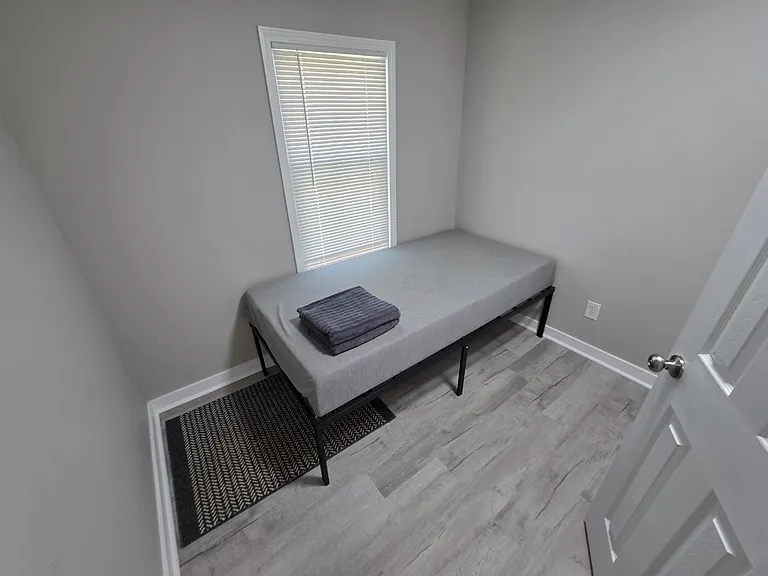 605 Center St NW — Photo 35