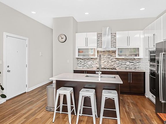 Eat-in Kitchen