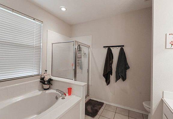 4th image of 606 Meadow View Dr