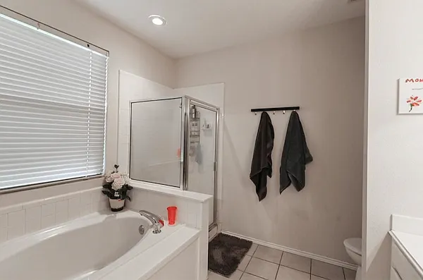 606 Meadow View Dr — Photo 4