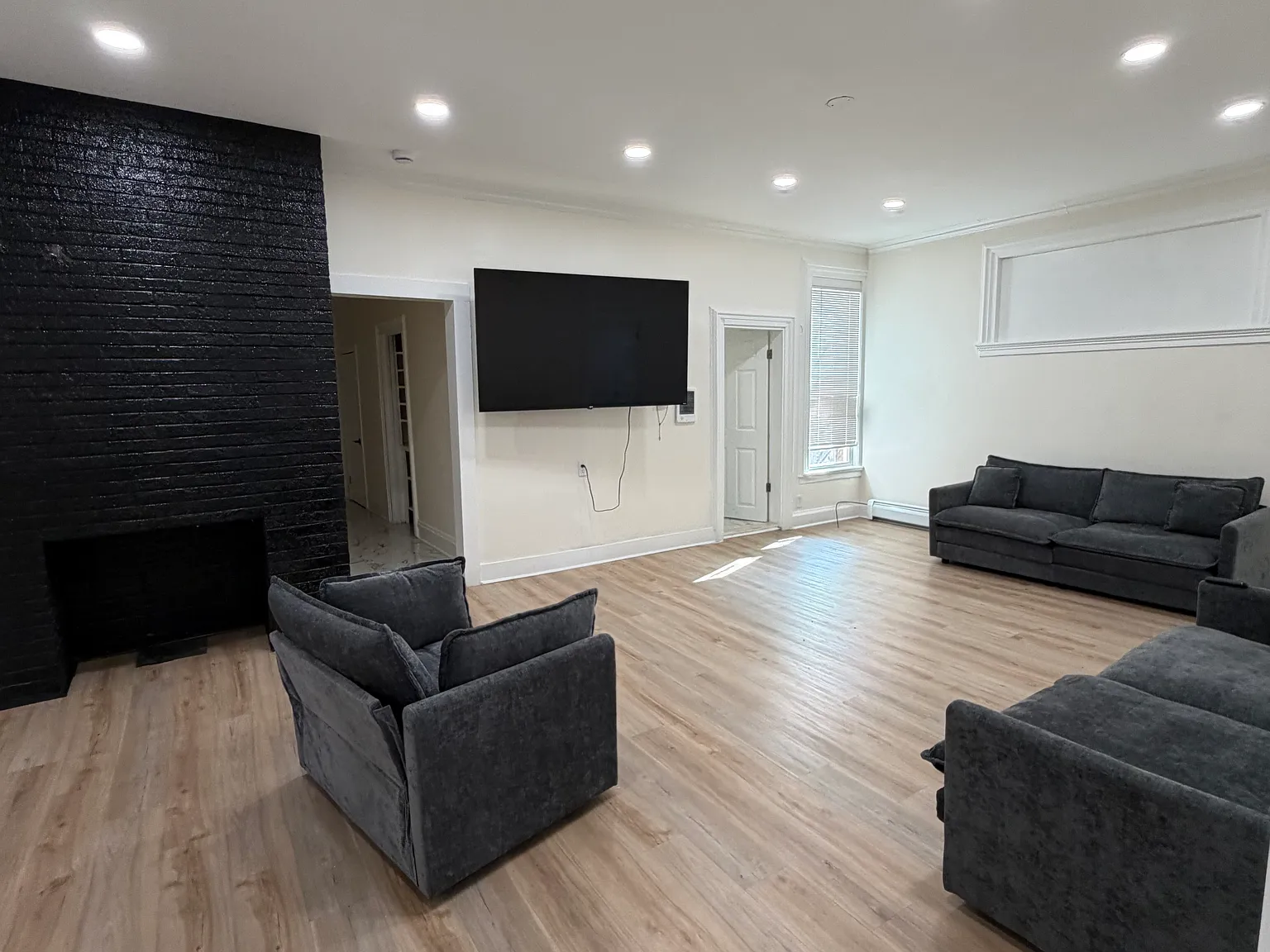 5 bed, $4,000 — Photo 2