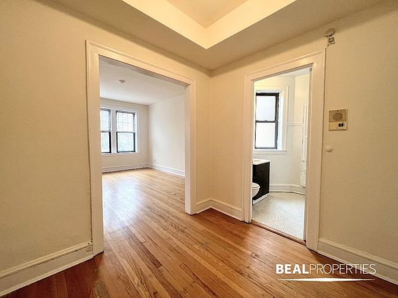 3rd image of 1444 W Byron St #14442